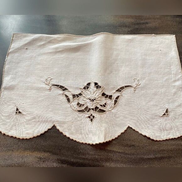 Vintage Table Runner Scarf Cream Linen Embroidered 16 X 10.5” - Picture 1 of 3